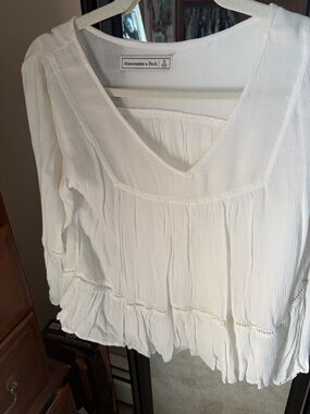 Abercrombie & Fitch Cream Textured V-Neck Peasant Blouse